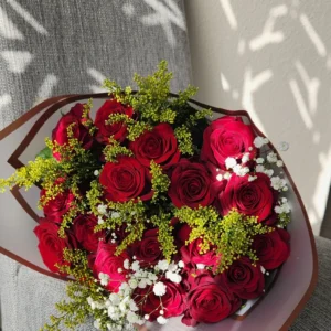 Red Roses with Gyps